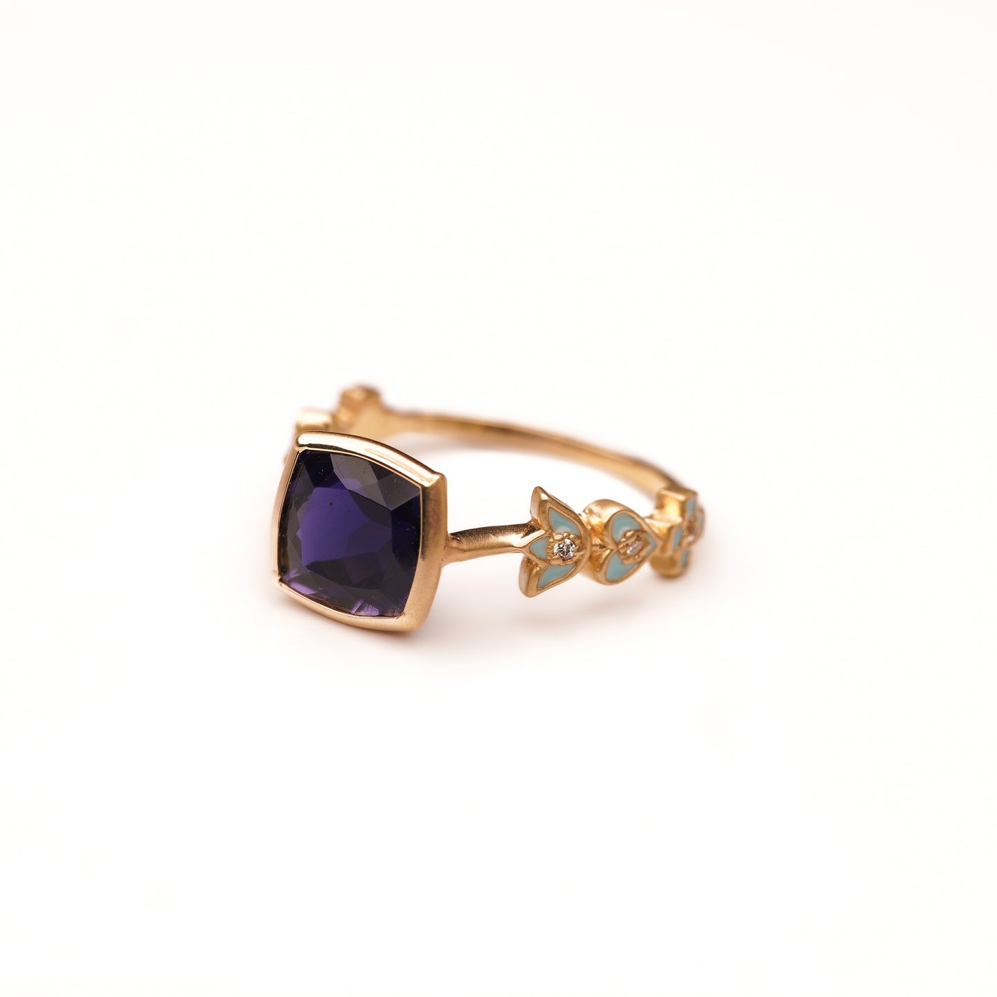 Crown collection design arm ring Iolite
